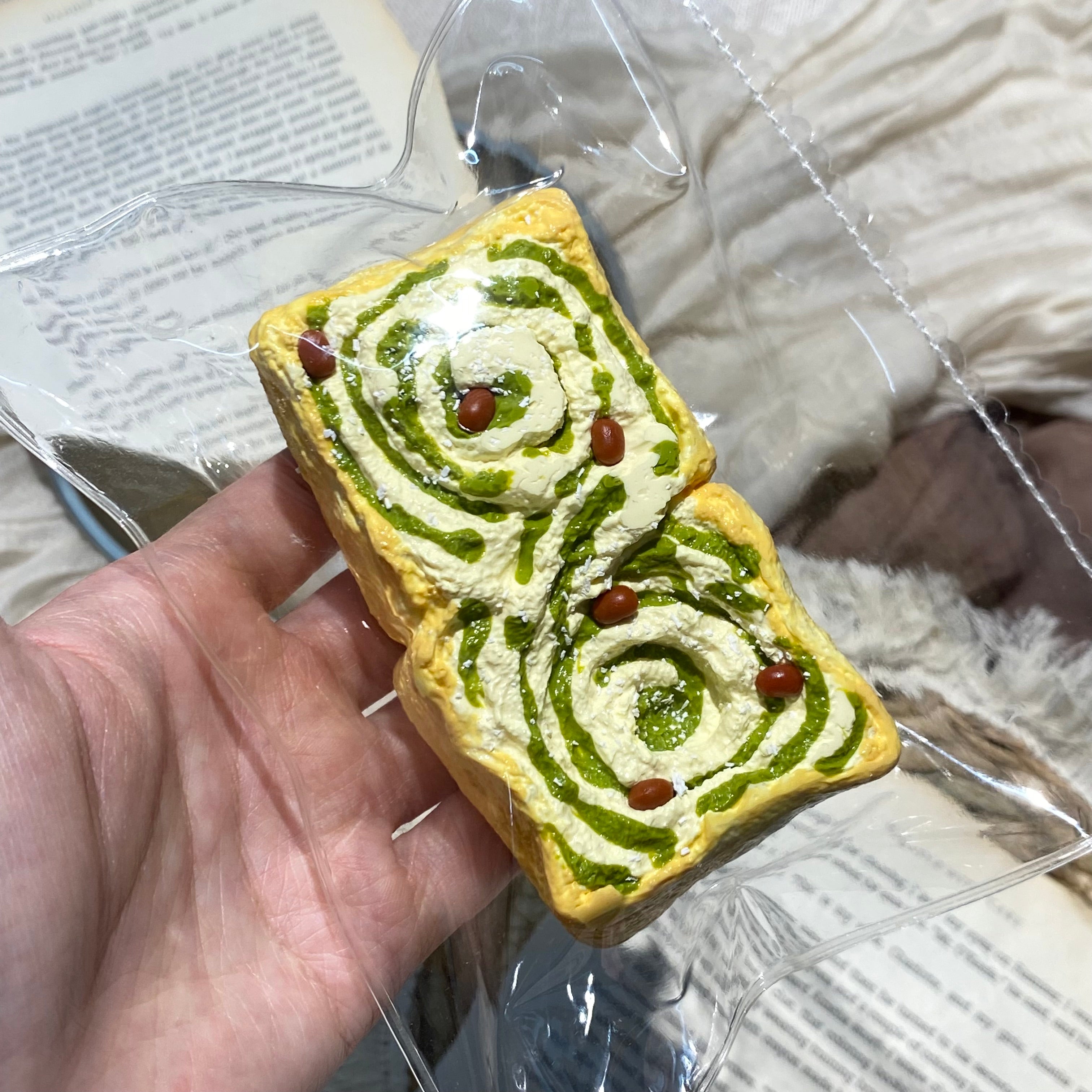 「말차 팥 찢어먹는 식빵」모조 음식 장식품