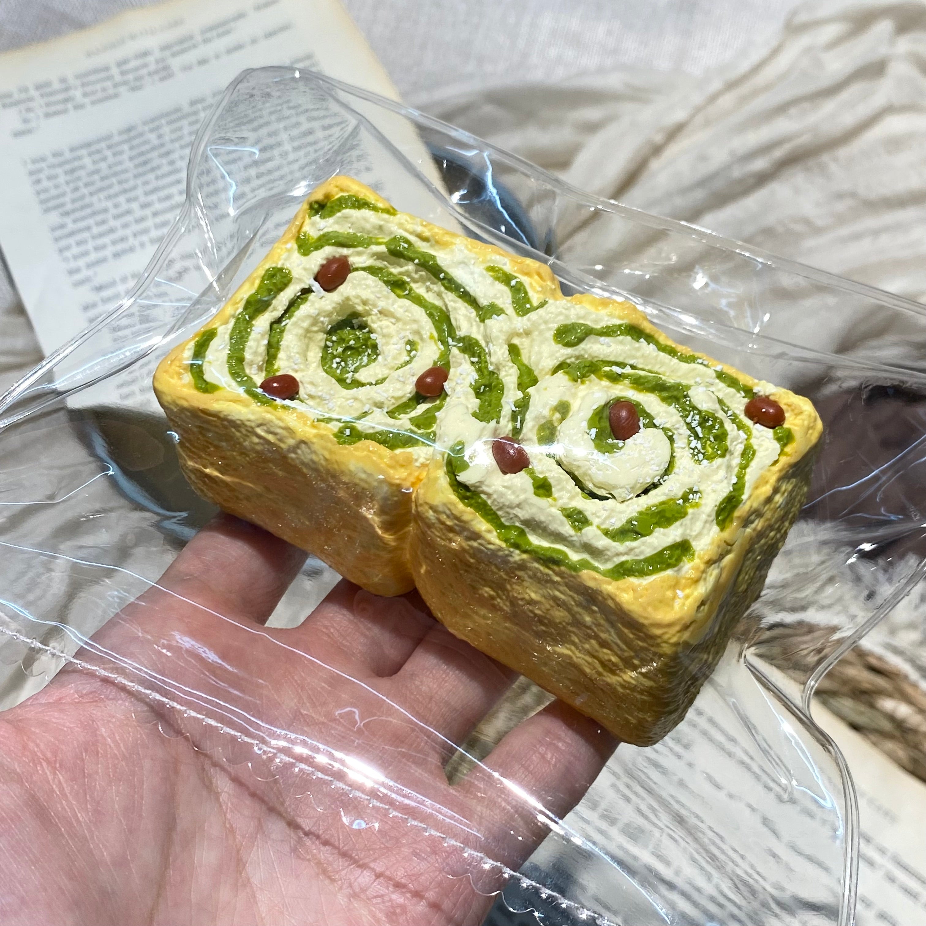 「말차 팥 찢어먹는 식빵」모조 음식 장식품