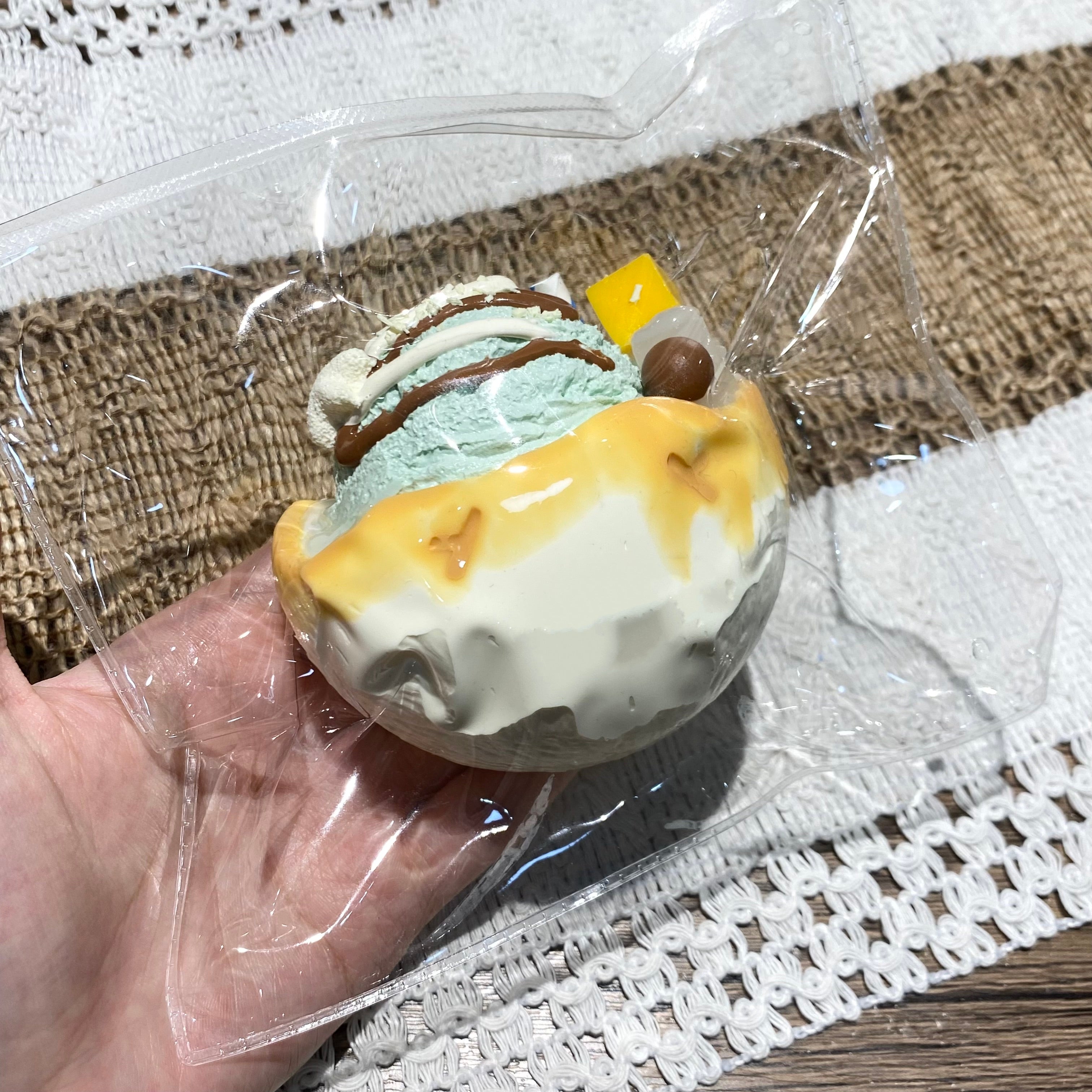 【Coconut Bowl with Vanilla Ice Cream】Squishy Stress Relief Toy
