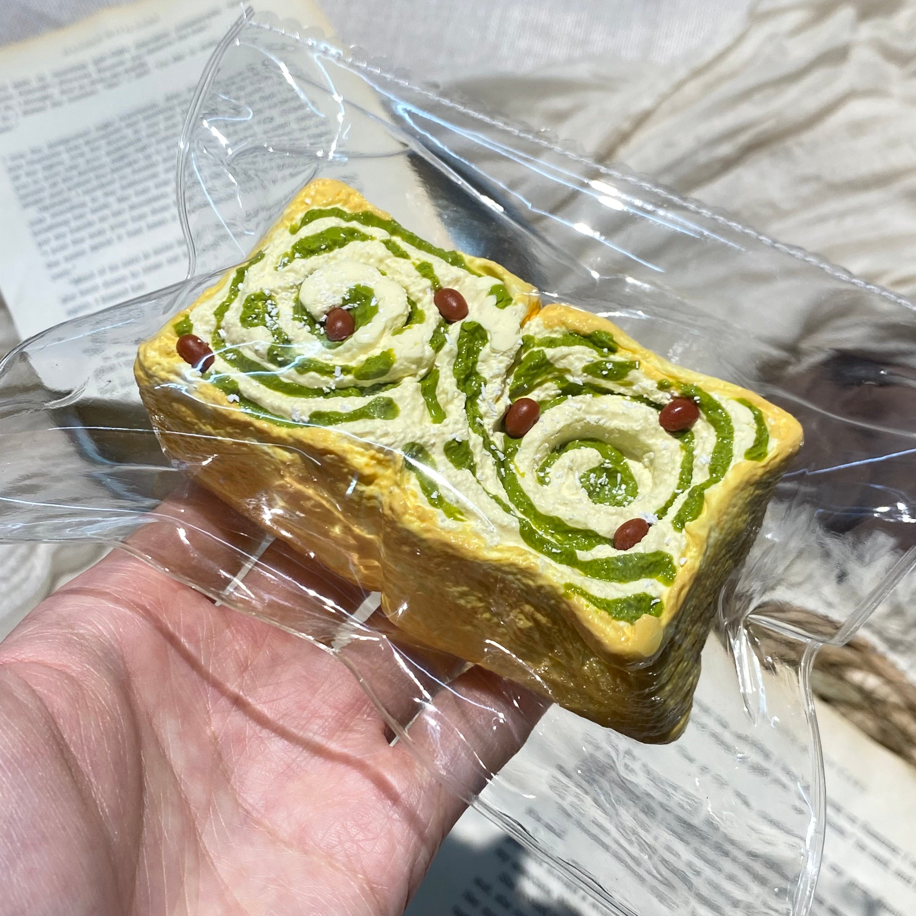 「말차 팥 찢어먹는 식빵」모조 음식 장식품